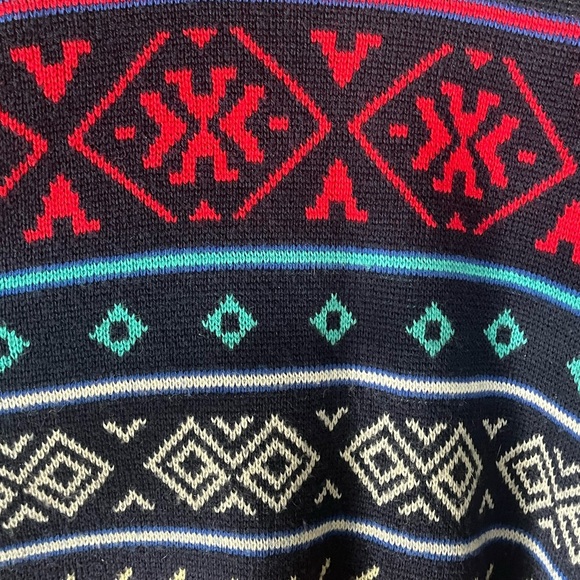 Vintage Wool Blend Sweater – Navy & Red Geometric Knit, 90s Cozy Classic - Picture 6 of 6